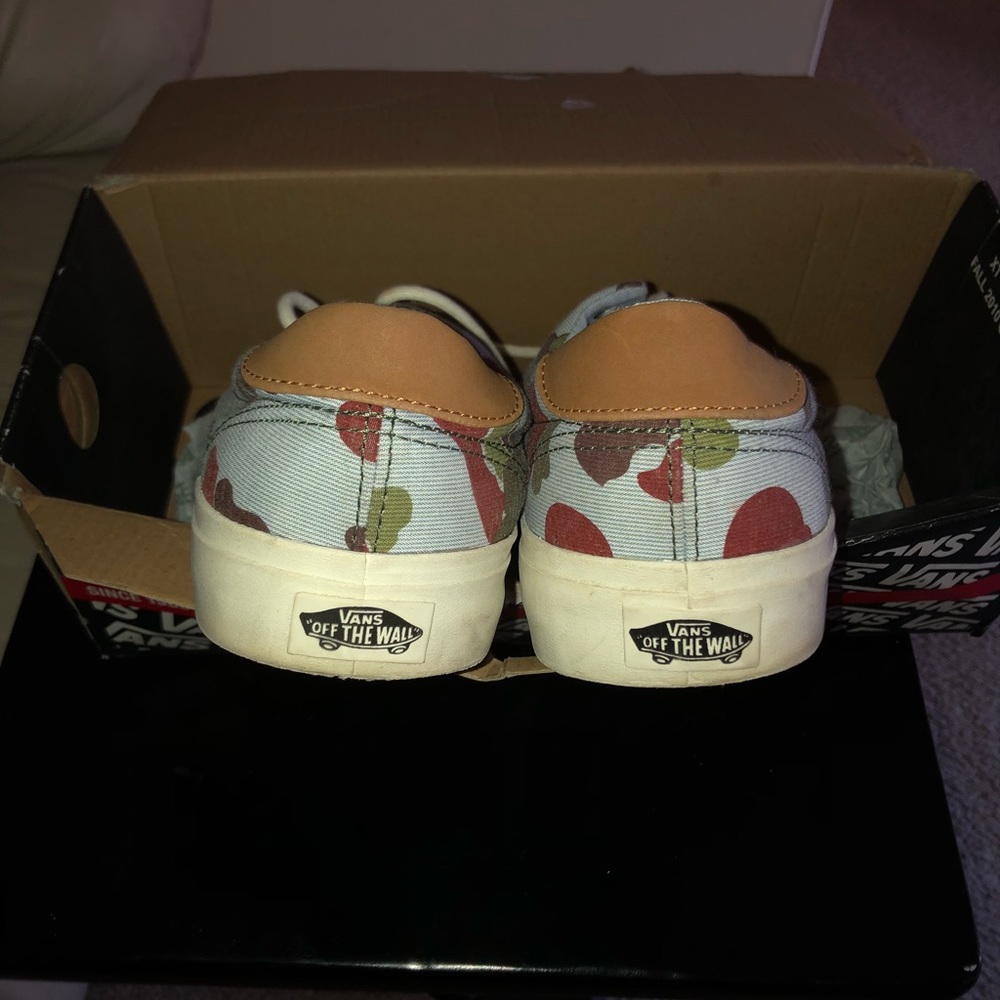 VANS - Picture 3 of 5